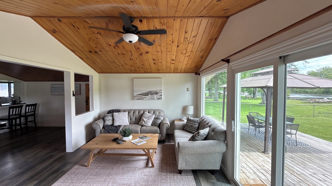 Photo of Livingroom in Campbellford