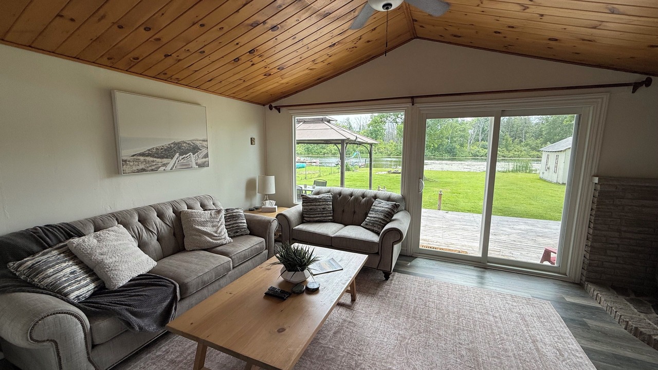 Photo of Livingroom in Campbellford