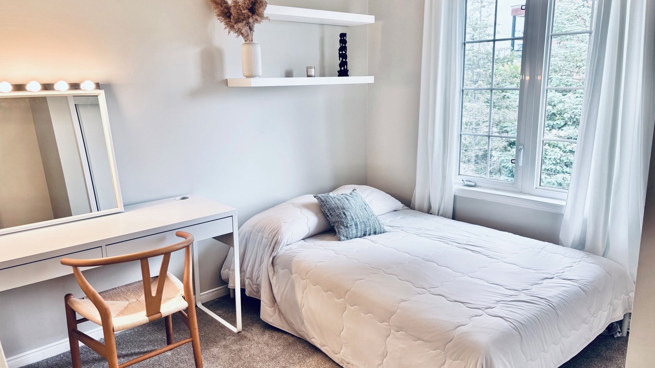 Photo of Bedroom in Oakville