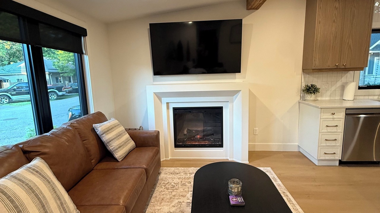 Photo of Livingroom in Grand Bend