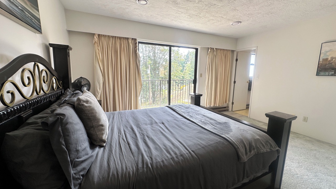 Photo of Bedroom in Colwood