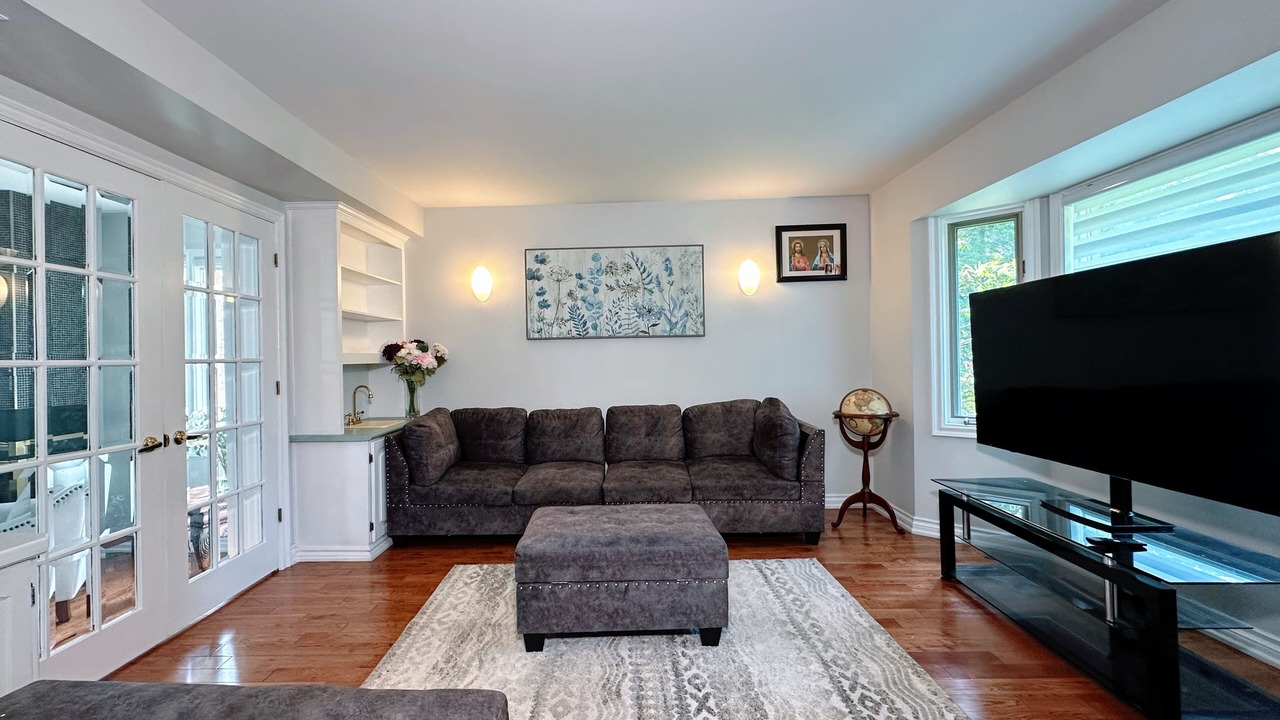 Photo of Livingroom in Colborne