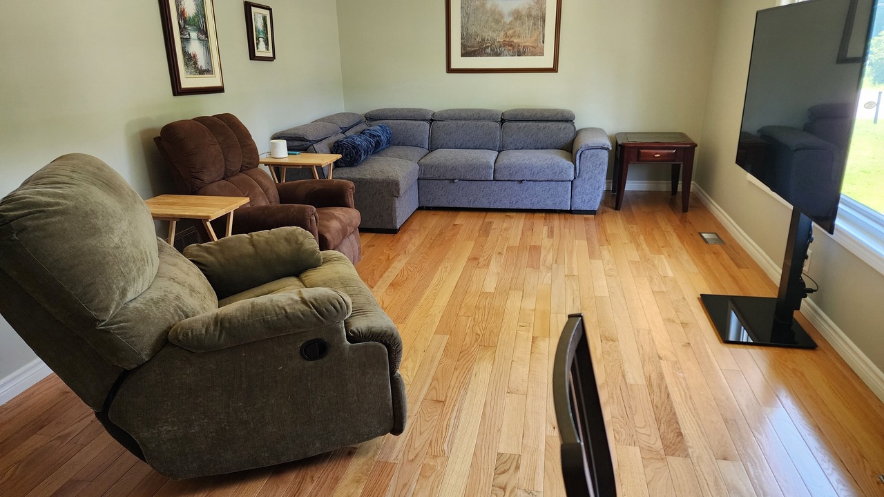Photo of Livingroom in Victoria Harbour