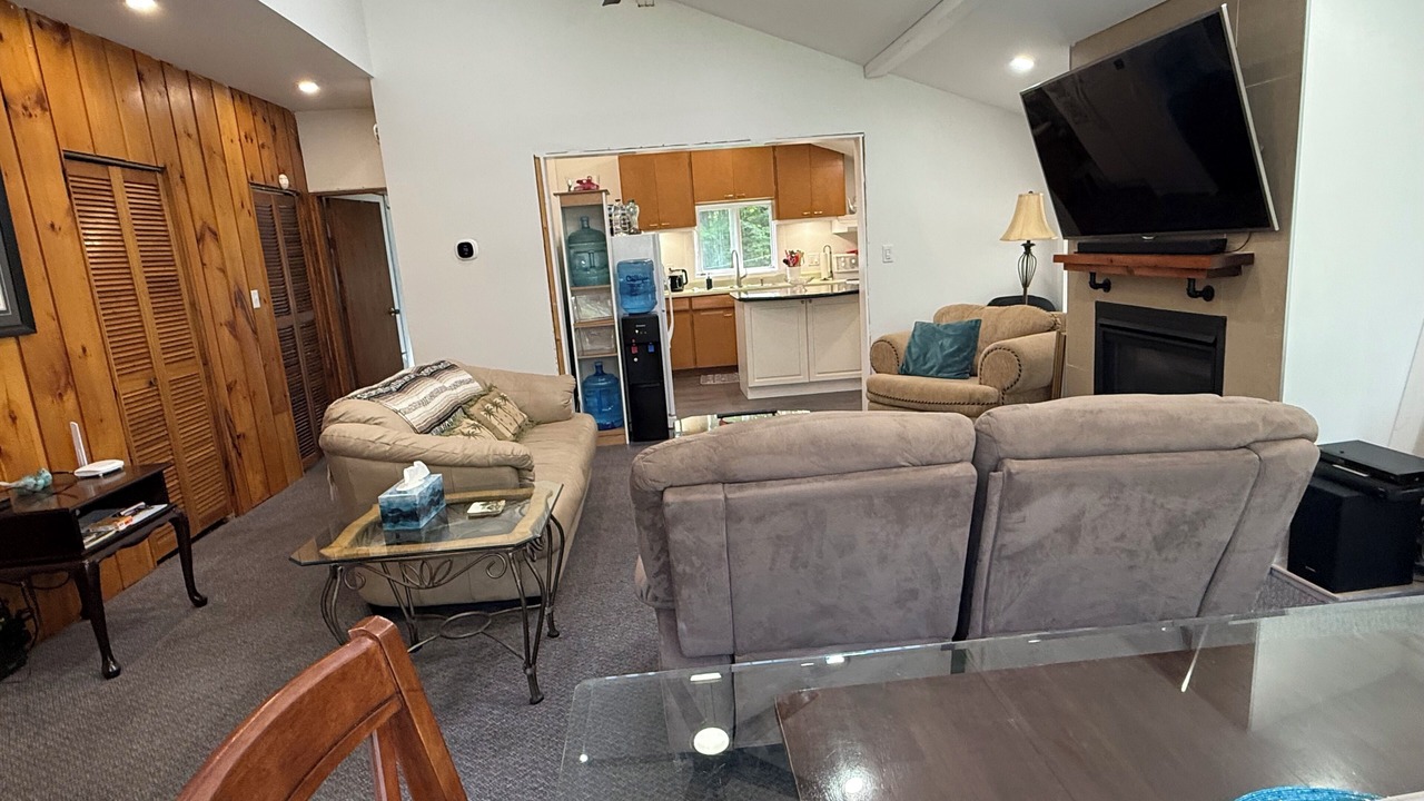 Photo of Livingroom in Lake of Bays
