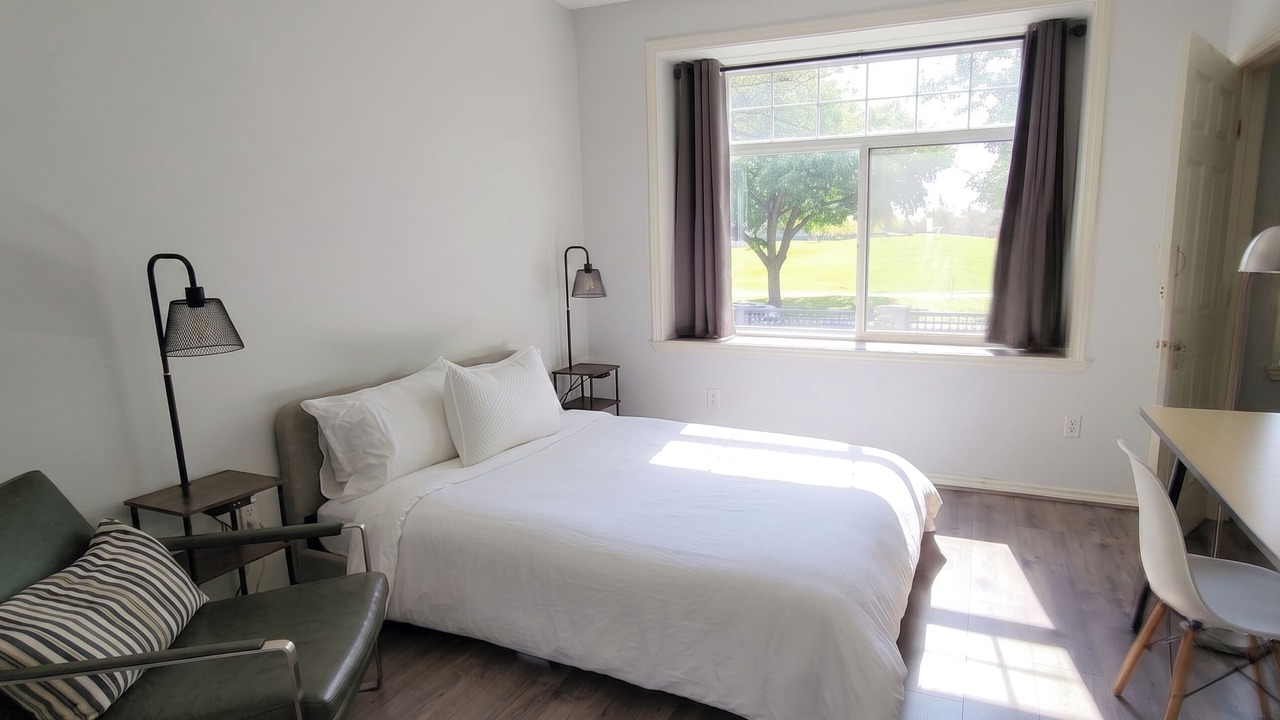 Photo of Bedroom in Renfrew-Collingwood