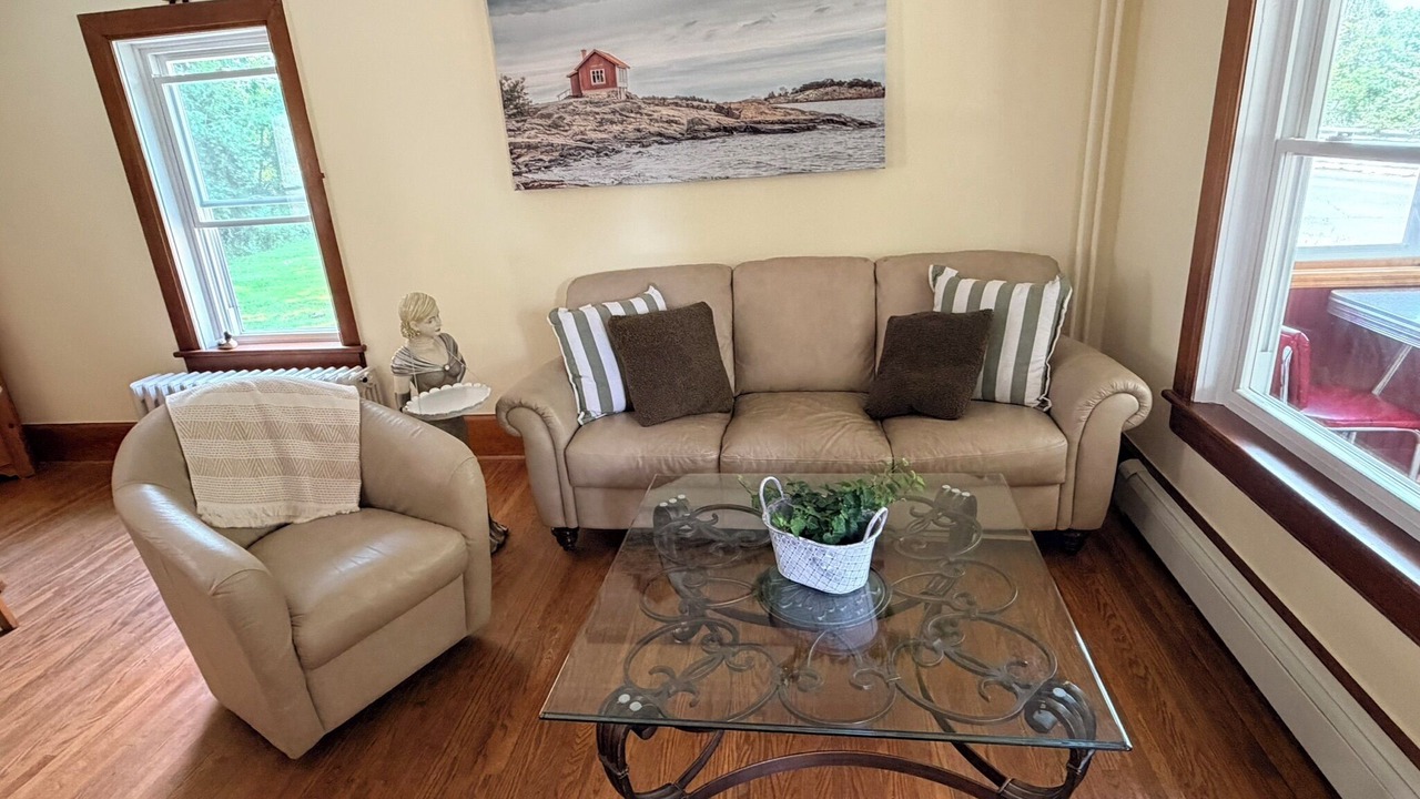 Photo of Livingroom in Quinte West