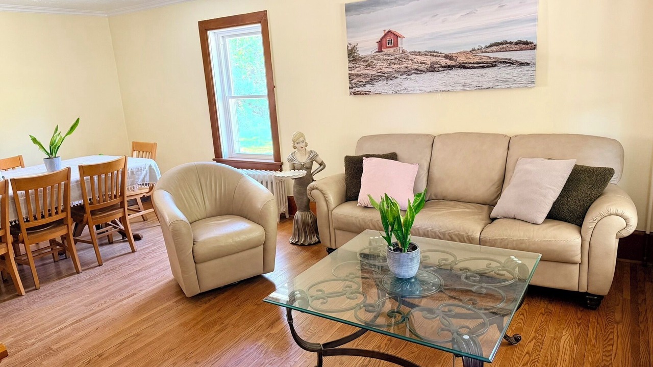 Photo of Livingroom in Quinte West