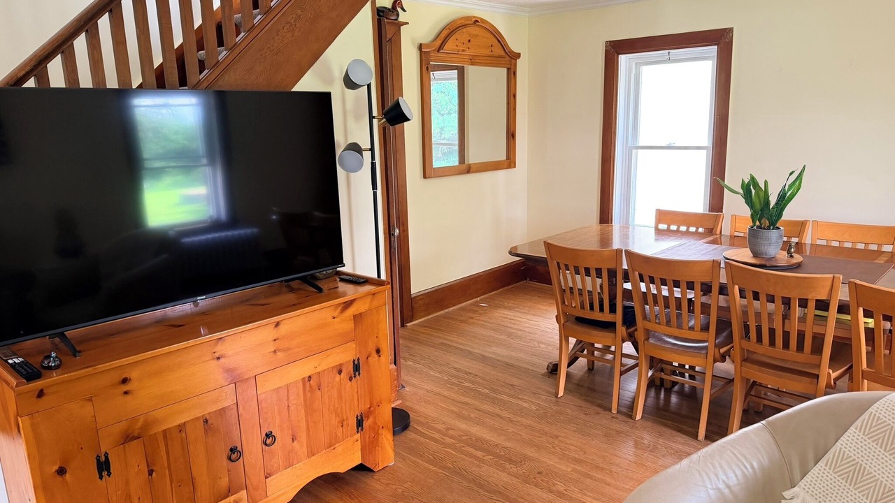 Photo of Livingroom in Quinte West