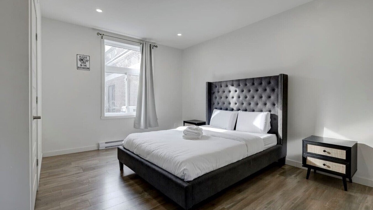 Photo of Bedroom in Cote-Des-Neiges—Notre-Dame-De-Grace