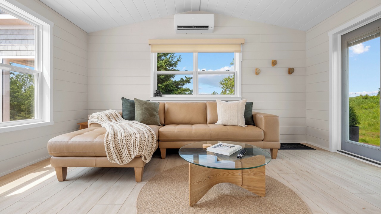 Photo of Livingroom in Red House