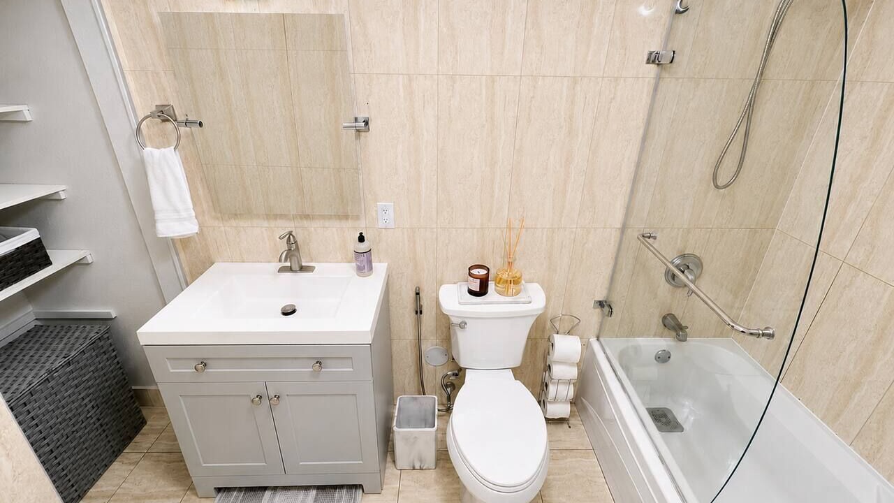 Photo of Bathroom in District of North Vancouver