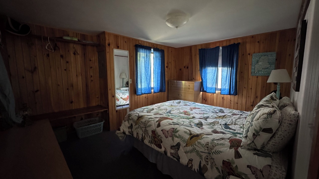Photo of Bedroom in Lee