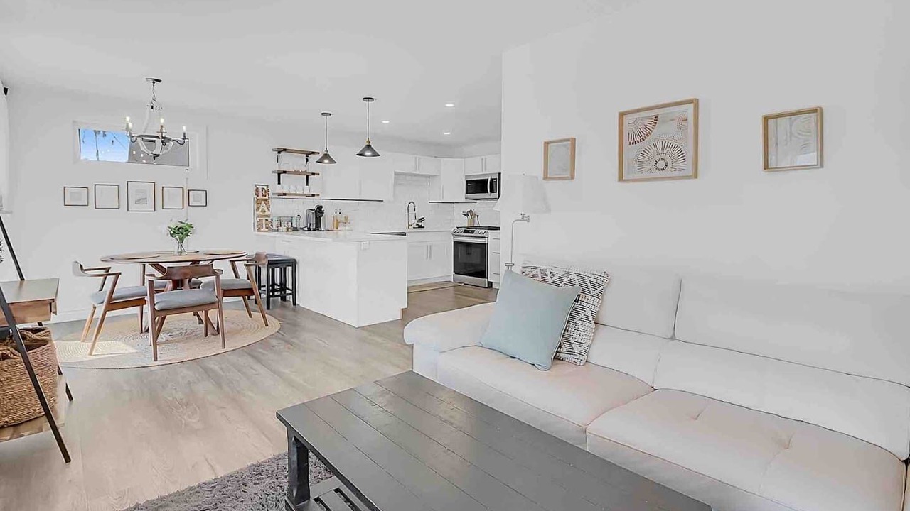 Photo of Livingroom in Lakeshore