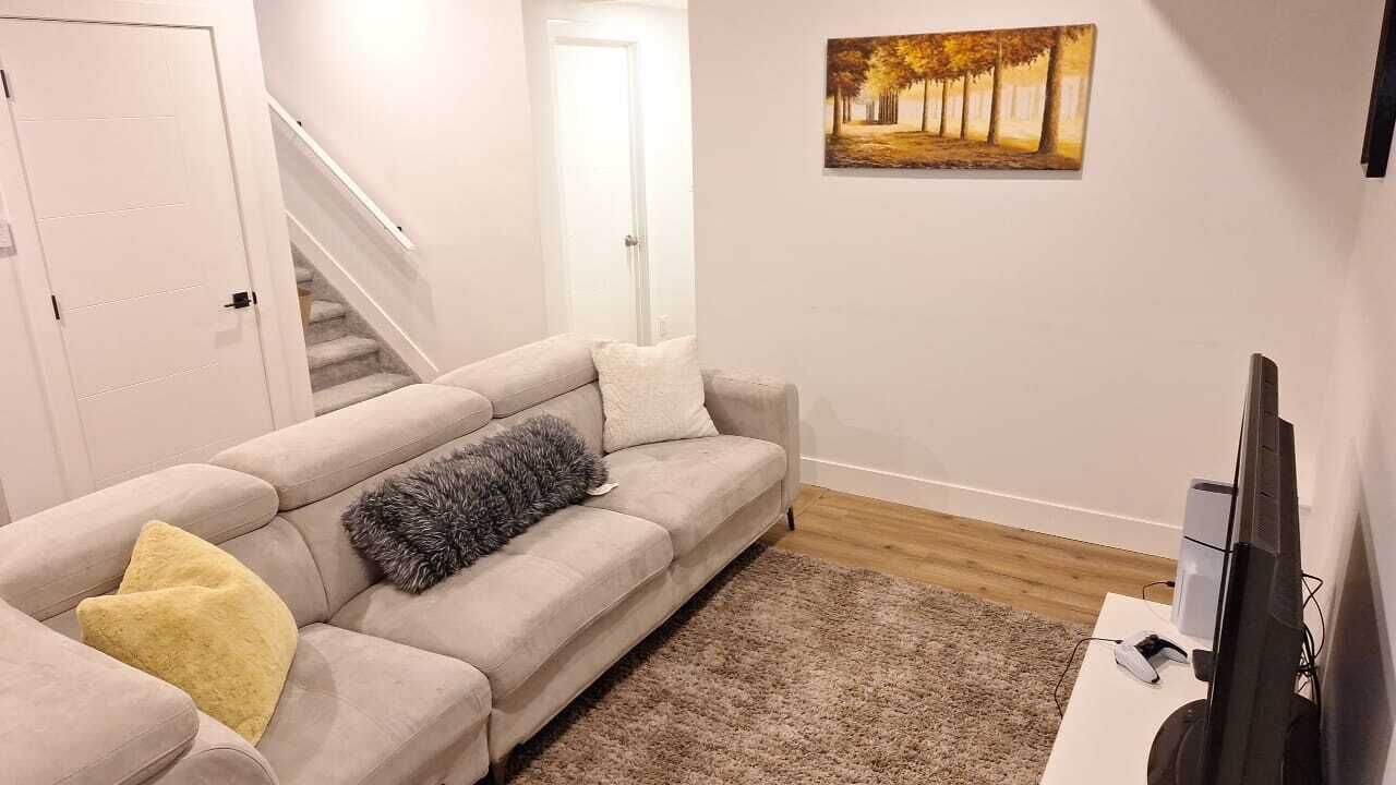 Photo of Livingroom in Division No. 11