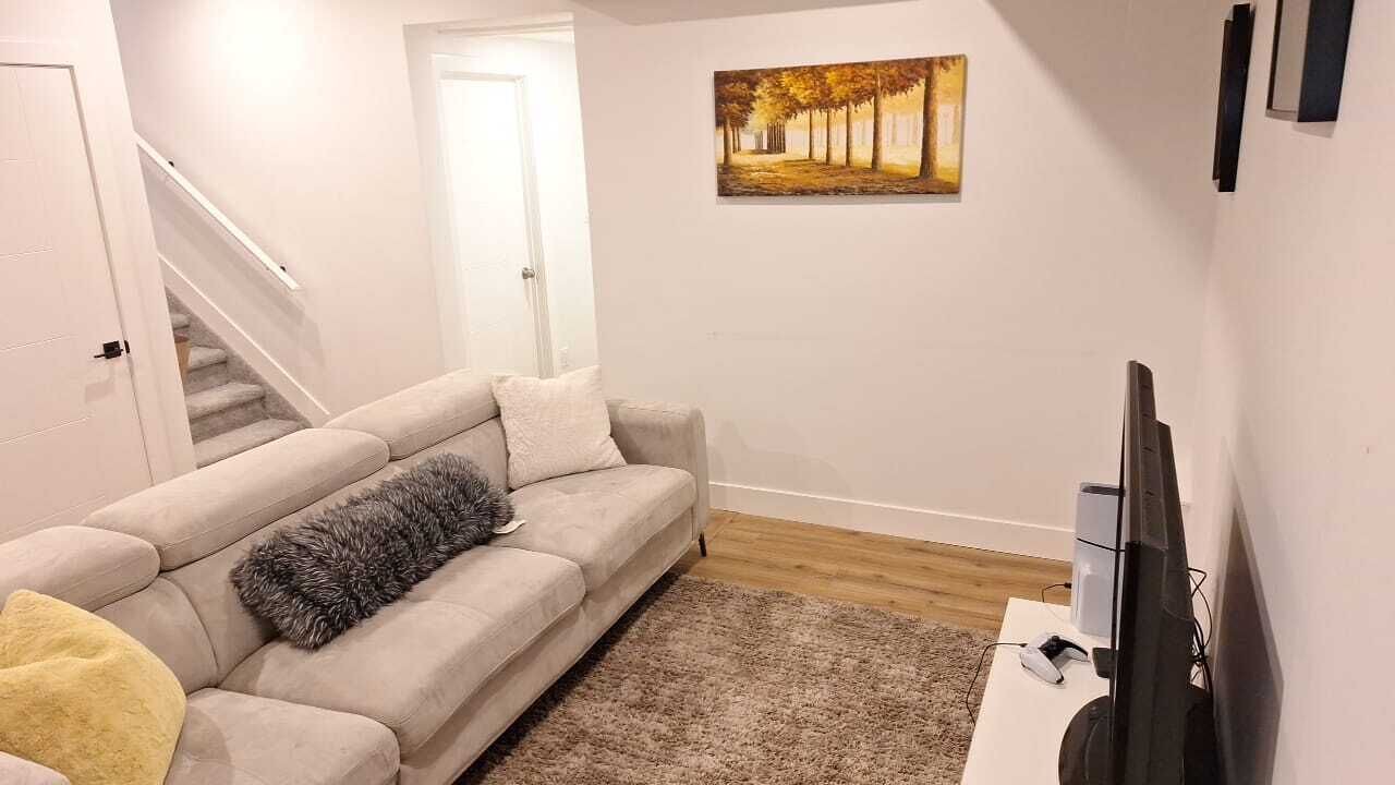 Photo of Livingroom in Division No. 11