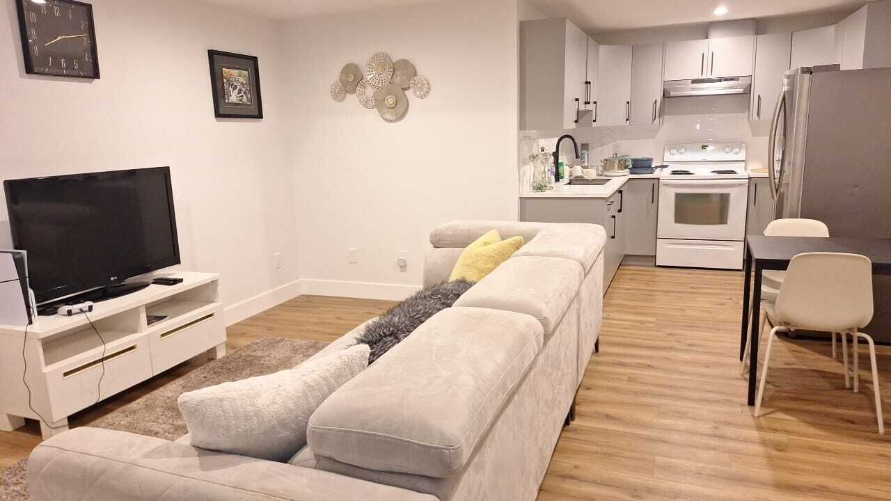Photo of Livingroom in Division No. 11