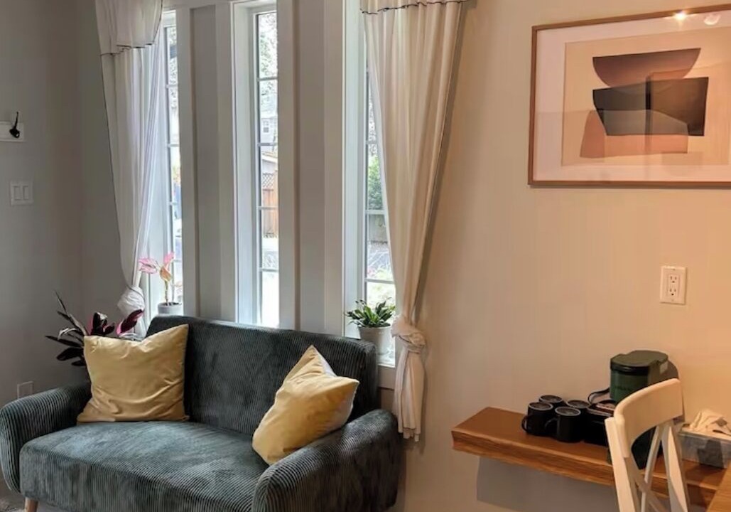 Photo of Livingroom in Saanich East