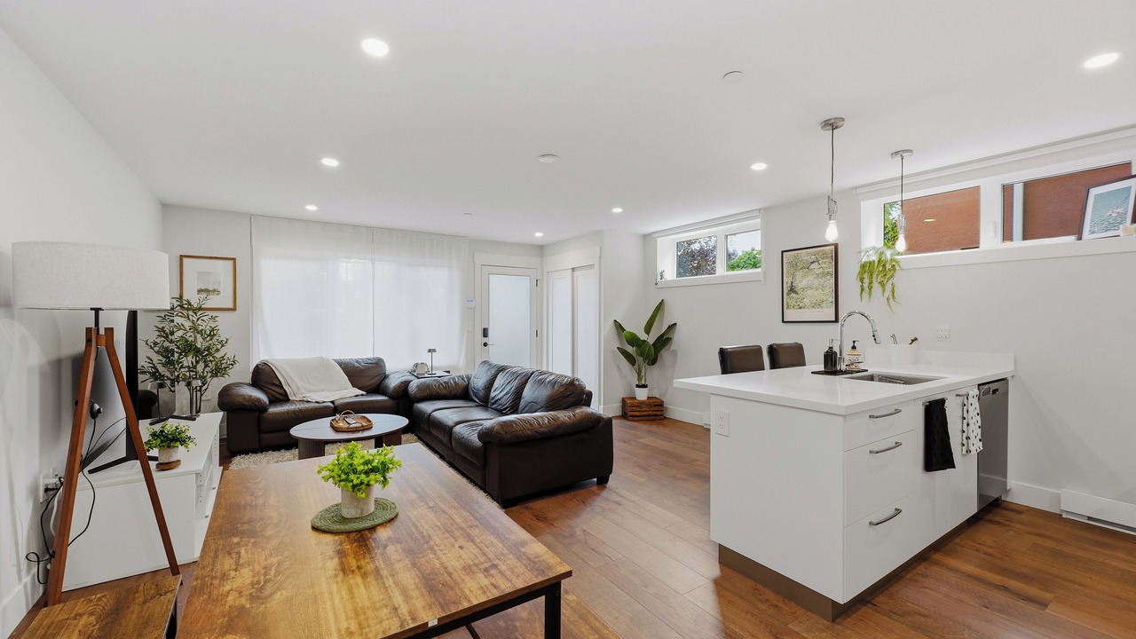 Photo of Livingroom in Riley Park-Little Mountain
