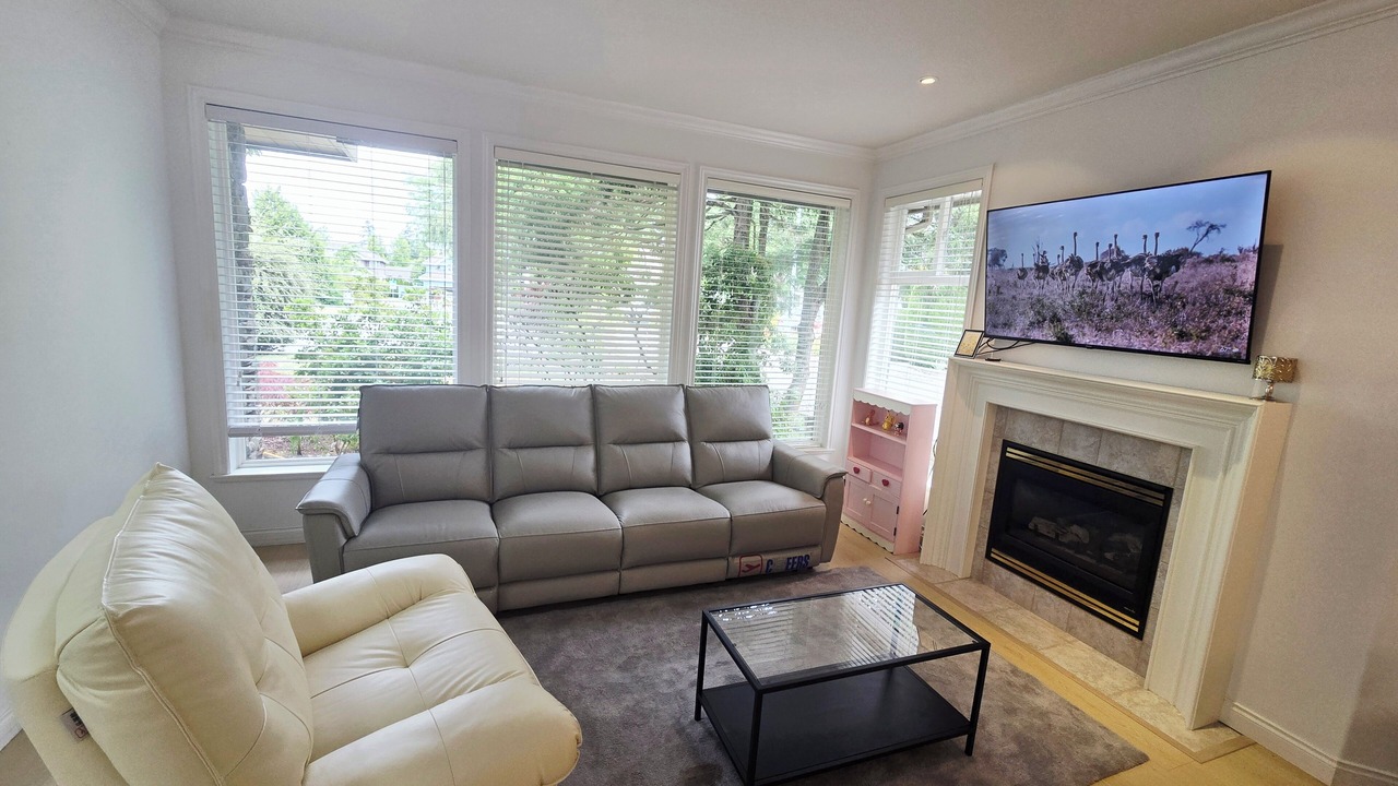Photo of Livingroom in South Surrey