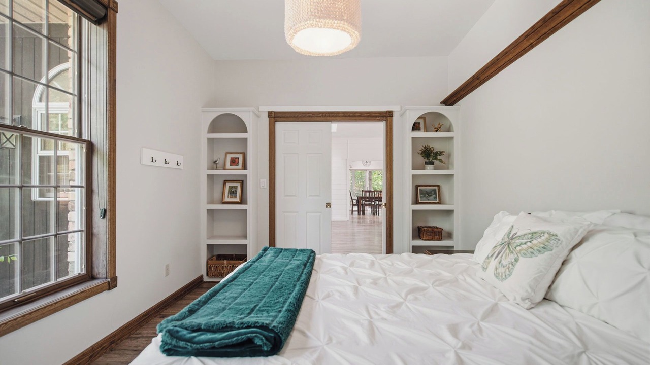 Photo of Bedroom in Grand Bend