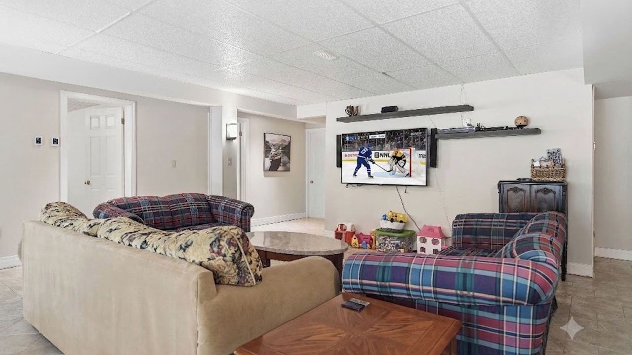 Photo of Livingroom in Grand Bend