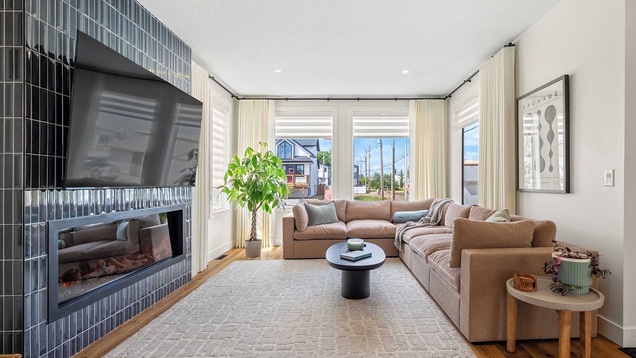 Photo of Livingroom in Sylvan Lake