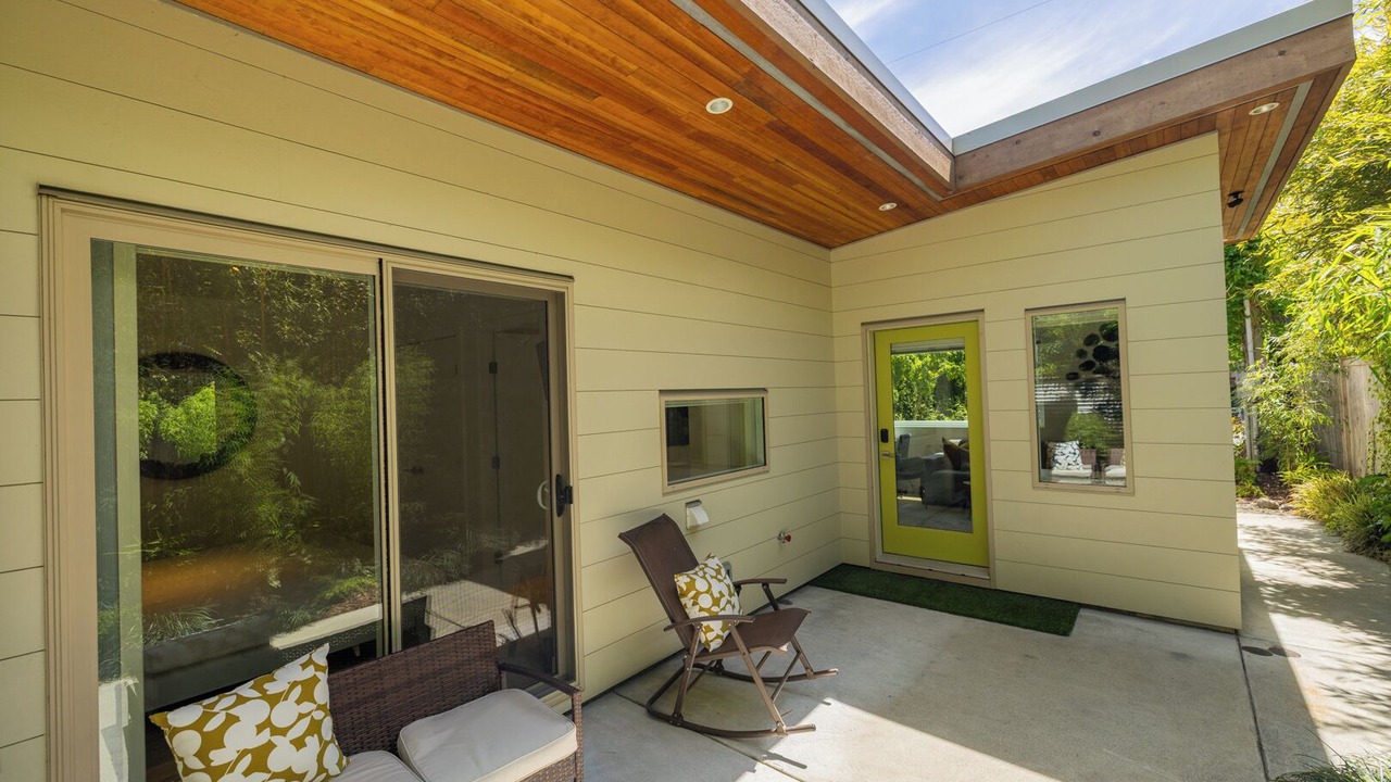 Photo of Patio Balcony in Cordova Bay