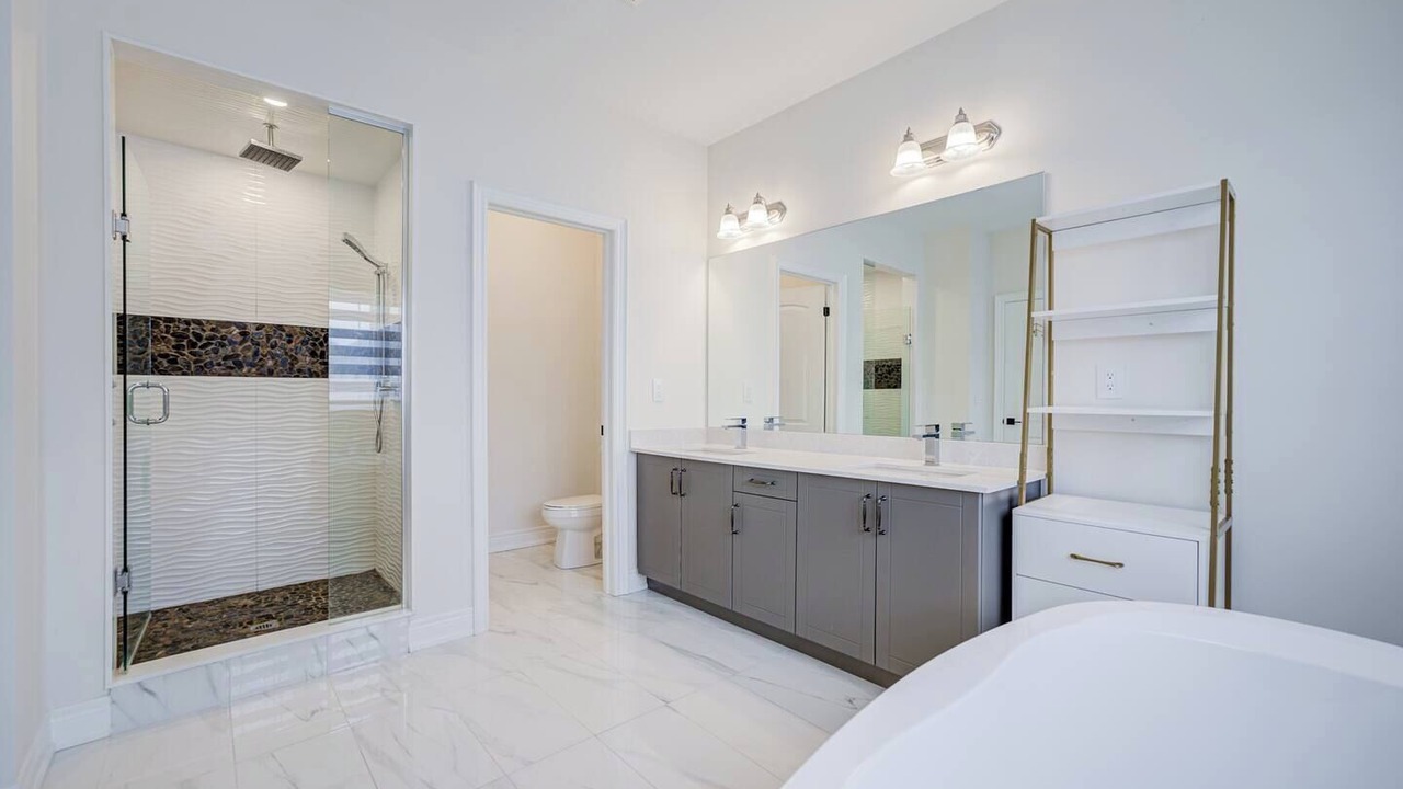 Photo of Bathroom in East Gwillimbury