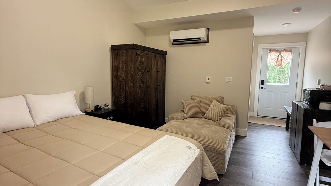 Photo of Bedroom in North Alton
