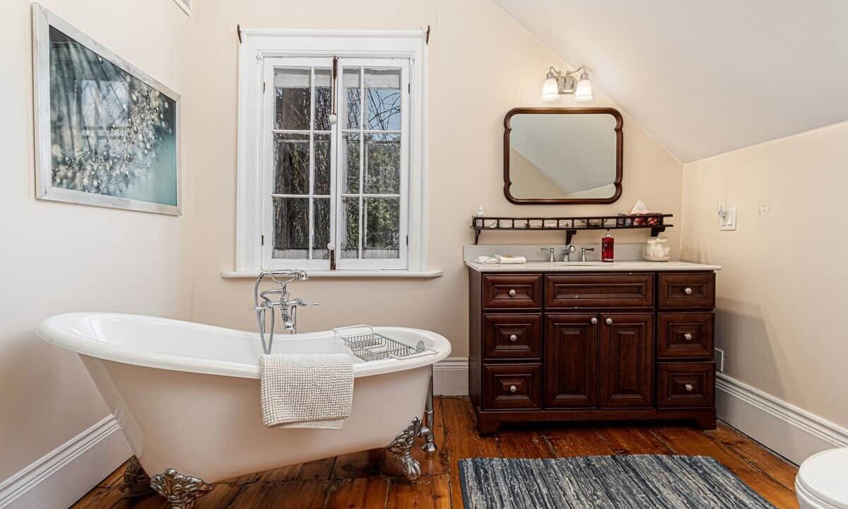 Photo of Bathroom in Delta