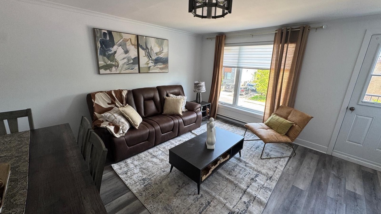 Photo of Livingroom in Longueuil