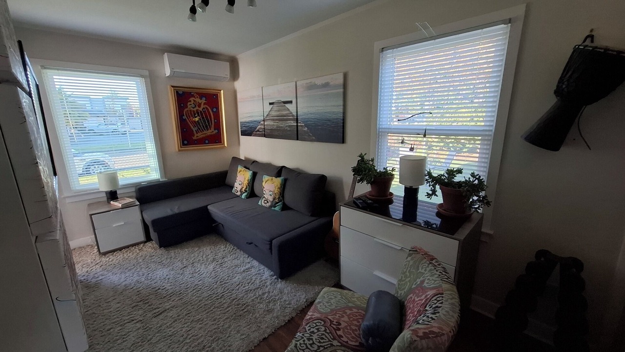 Photo of Livingroom in James Bay