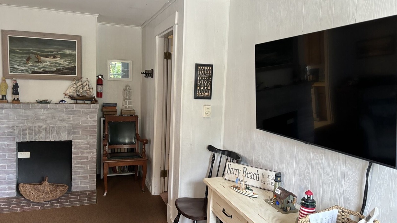 Photo of Livingroom in Camp Ellis