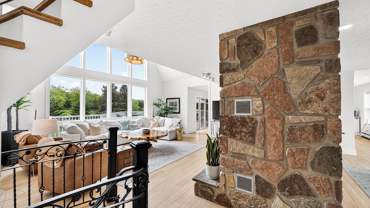Photo of Livingroom in Quinte West