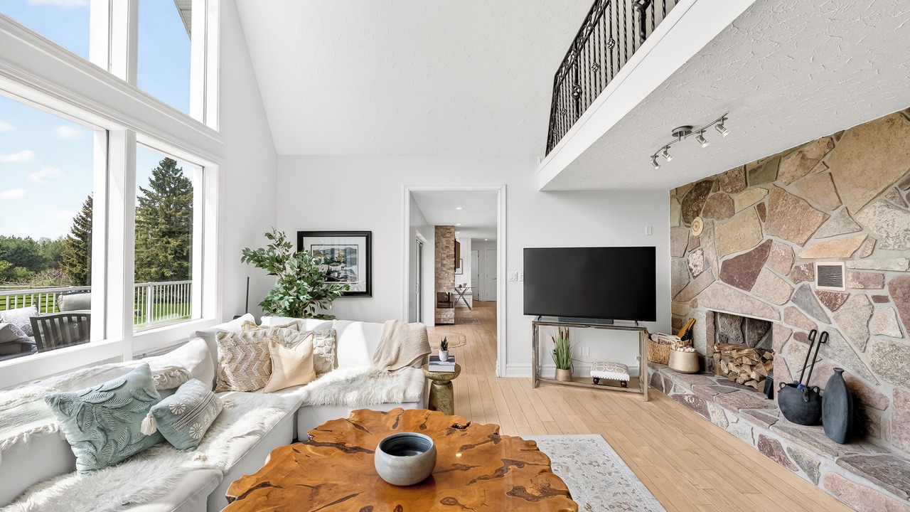 Photo of Livingroom in Quinte West