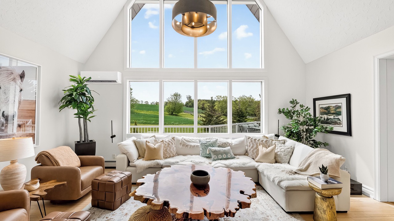 Photo of Livingroom in Quinte West
