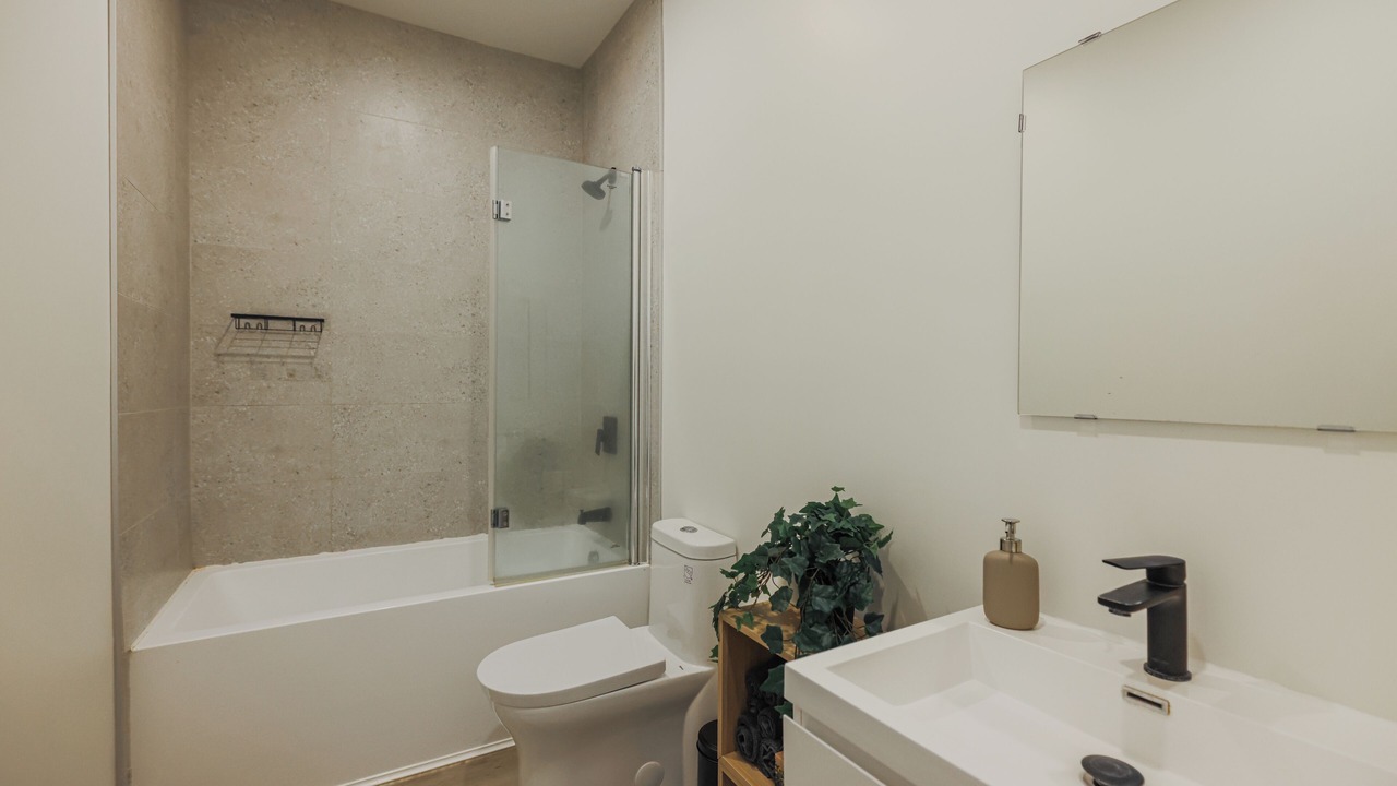 Photo of Bathroom in De Lorimier