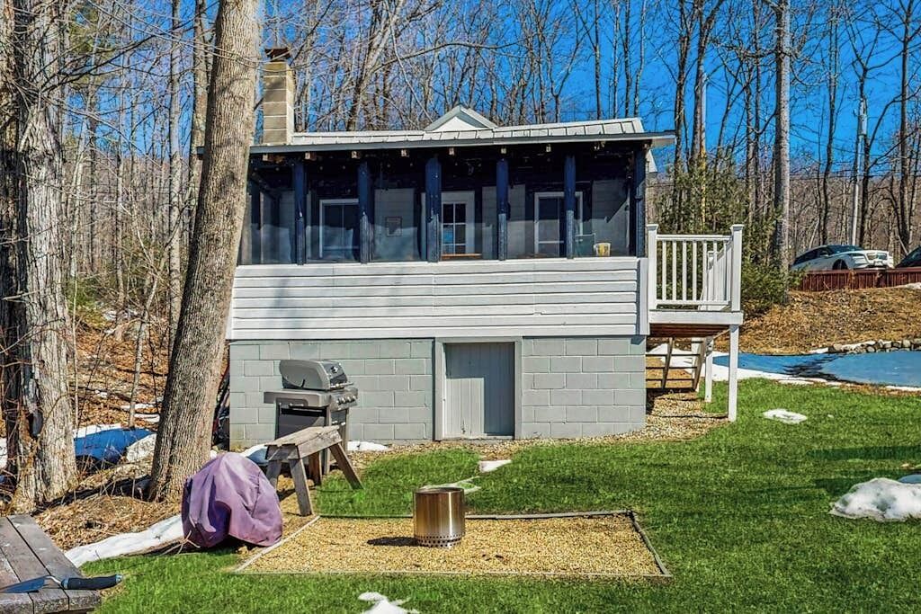 Photo of Outdoor in Gray