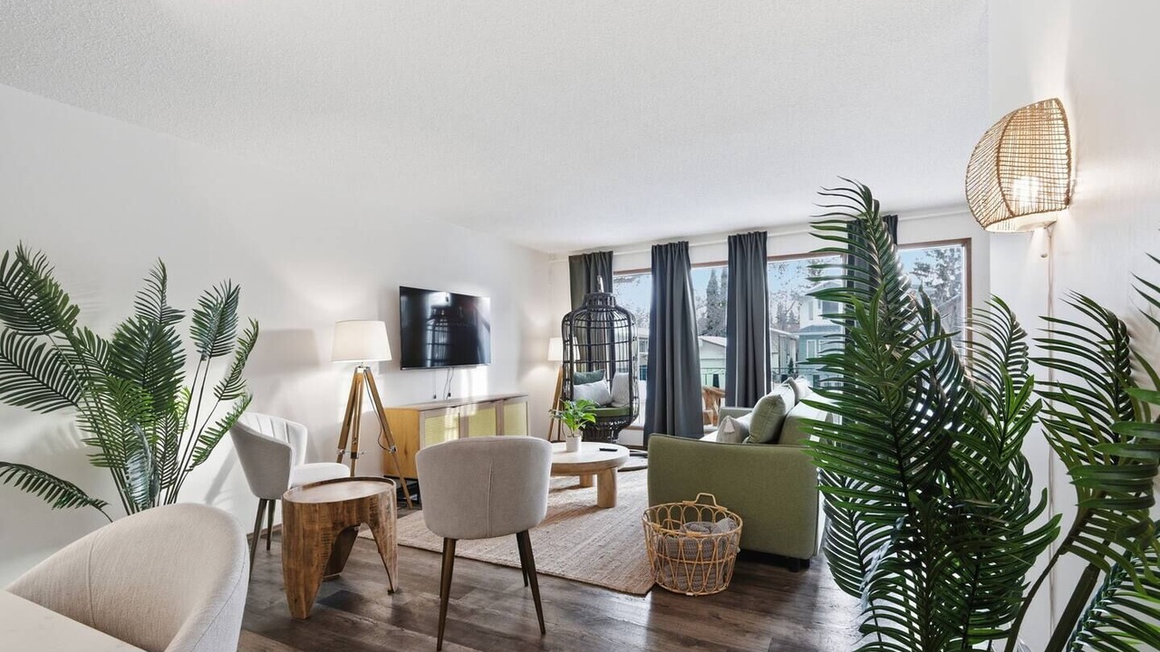 Photo of Livingroom in Southeast Edmonton