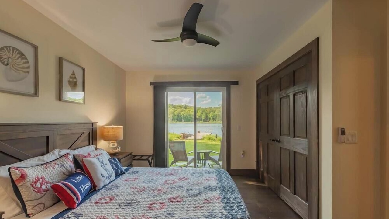 Photo of Bedroom in Bracebridge