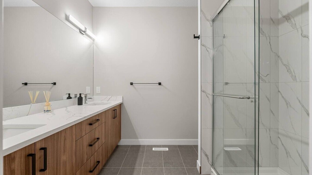 Photo of Bathroom in Banff Trail