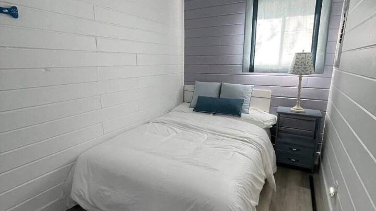 Photo of Bedroom in Commercial Cross