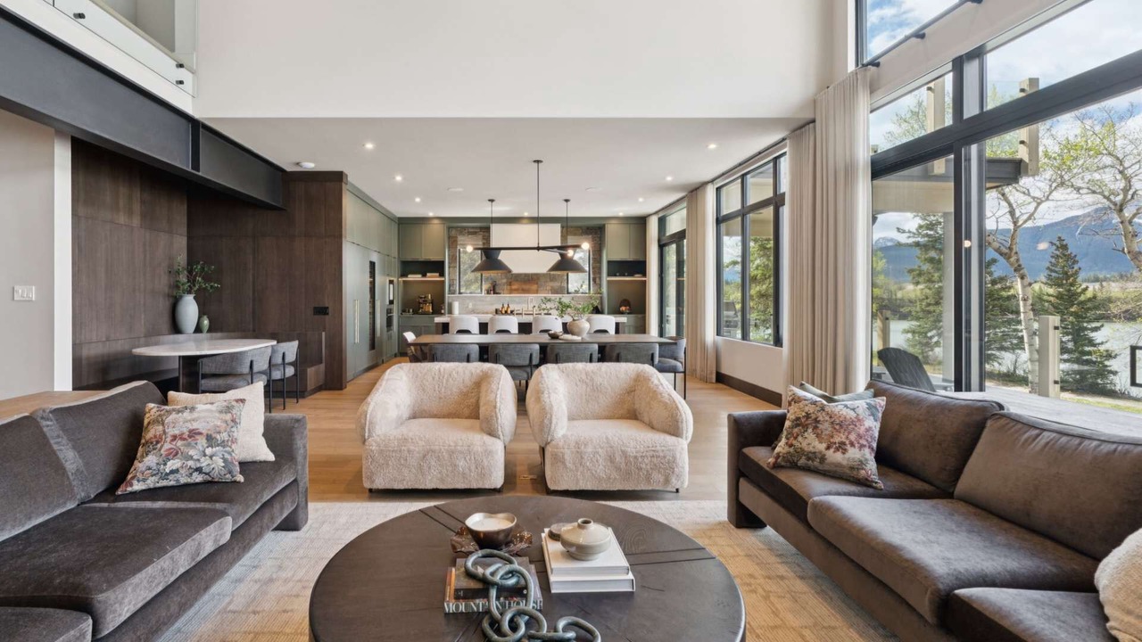 Photo of Livingroom in Kananaskis