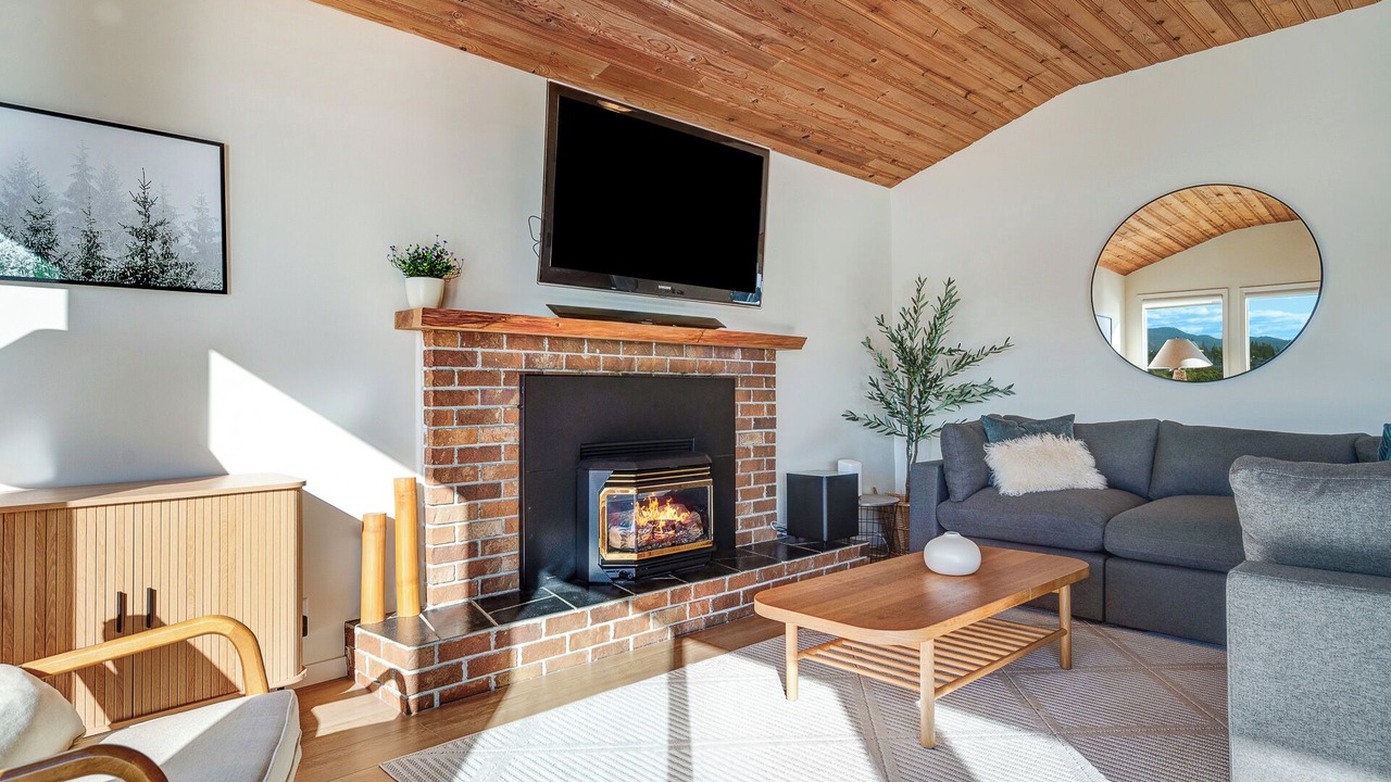 Photo of Livingroom in East Sooke