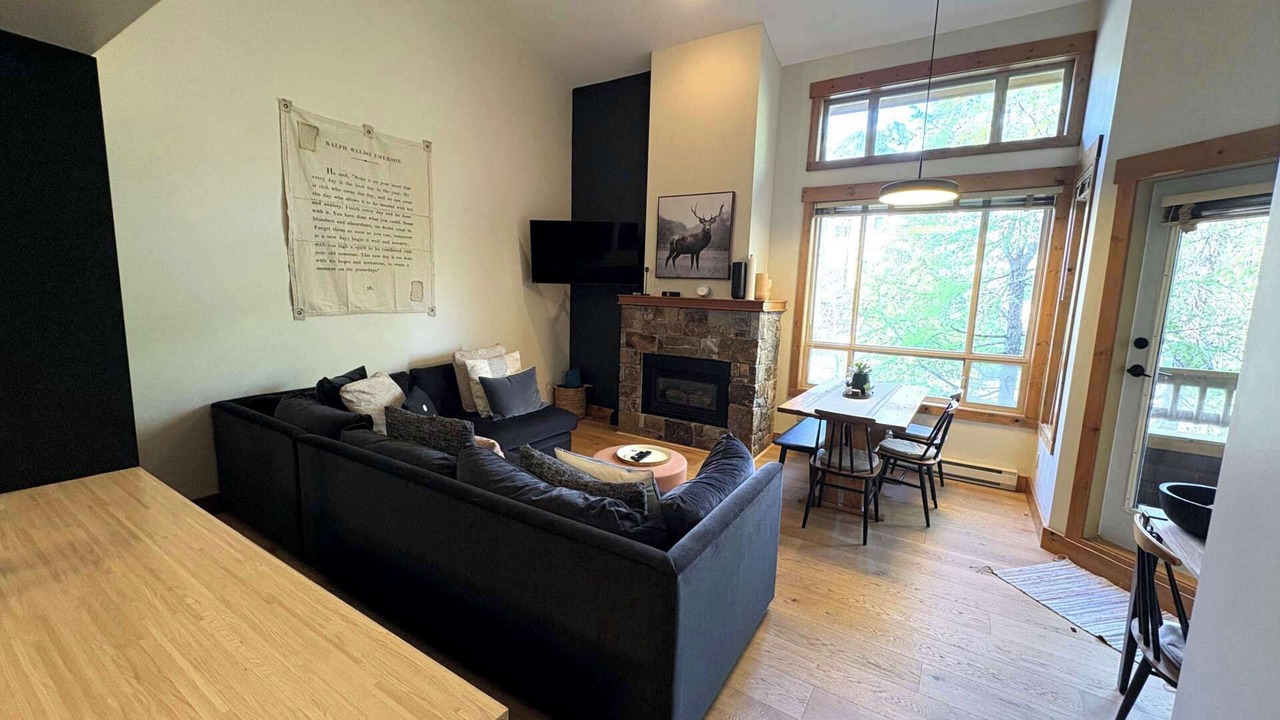 Photo of Livingroom in East Kootenay