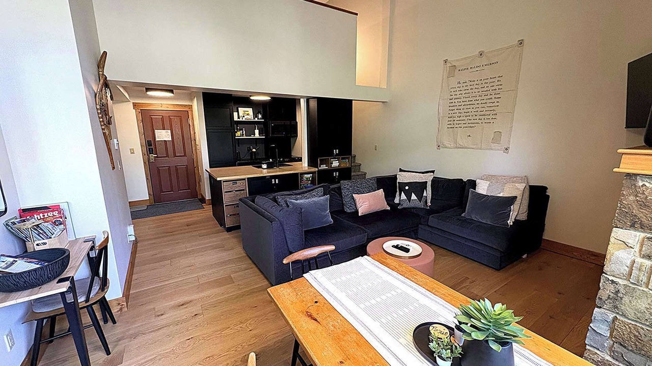 Photo of Livingroom in East Kootenay