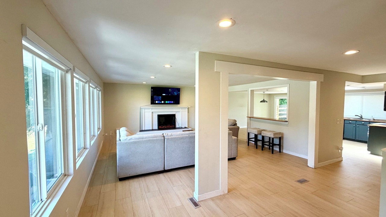 Photo of Livingroom in Aldergrove