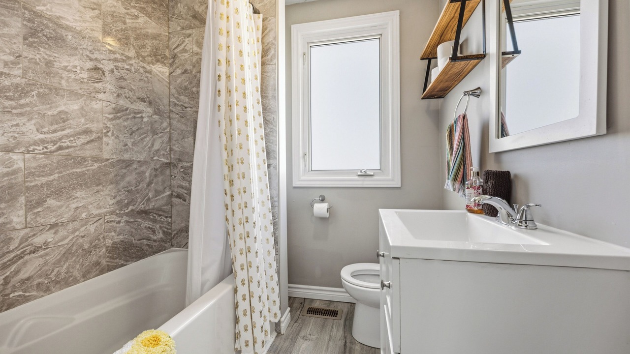 Photo of Bathroom in Sarnia