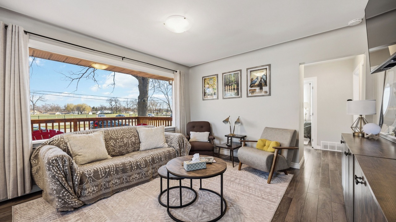 Photo of Livingroom in Sarnia