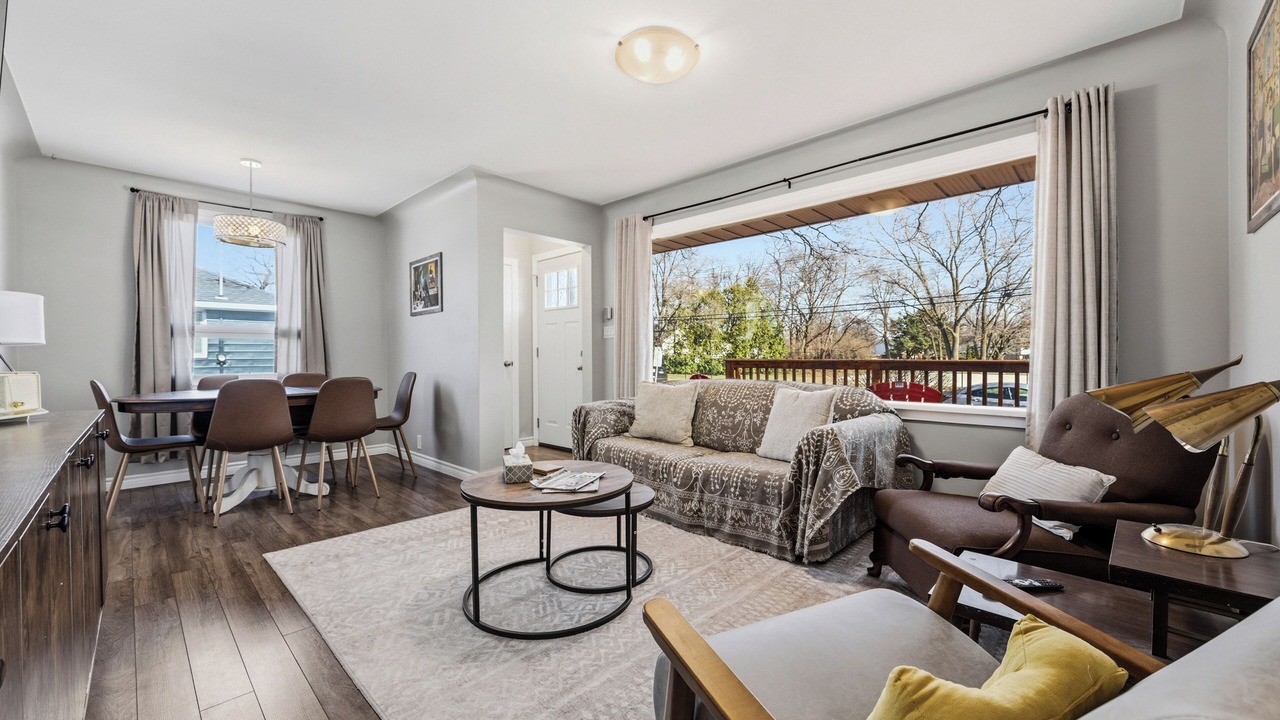Photo of Livingroom in Sarnia